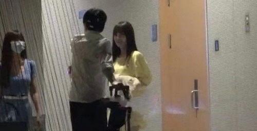 国产情侣拍视频100,100秒浪漫瞬间，见证爱情美好瞬间